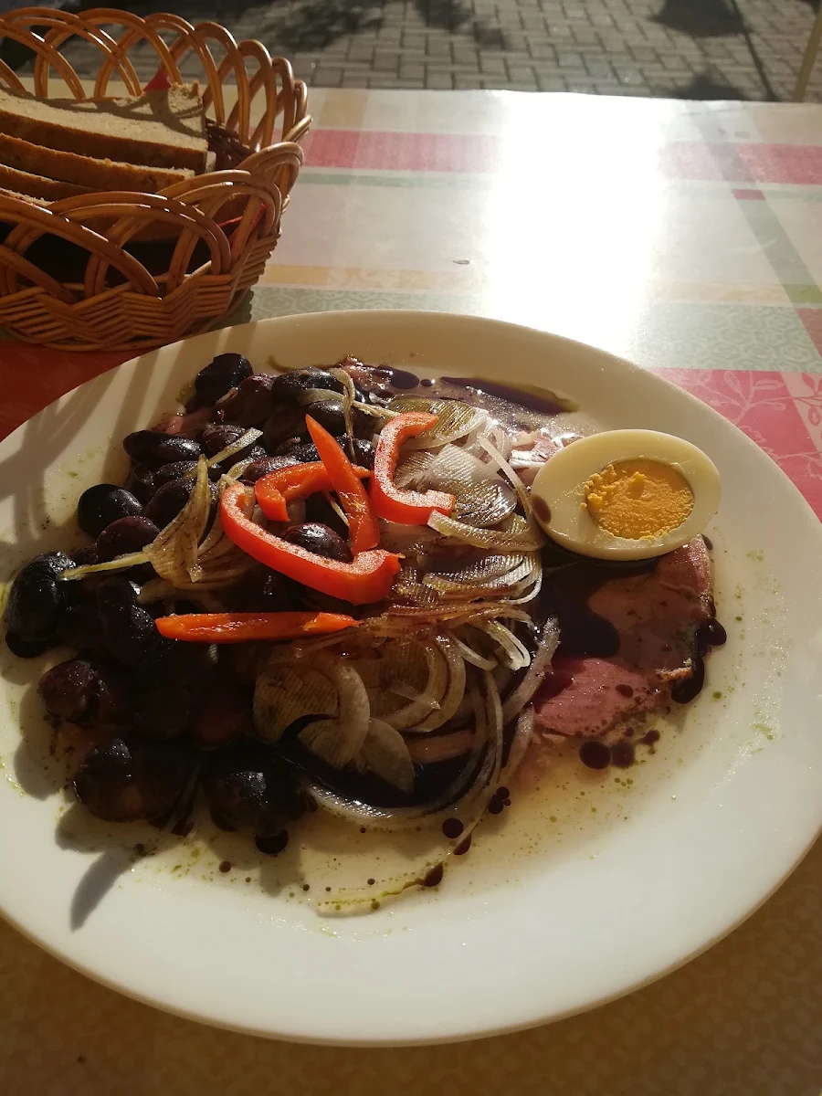 Saurer Teller Mit Käferbohnen