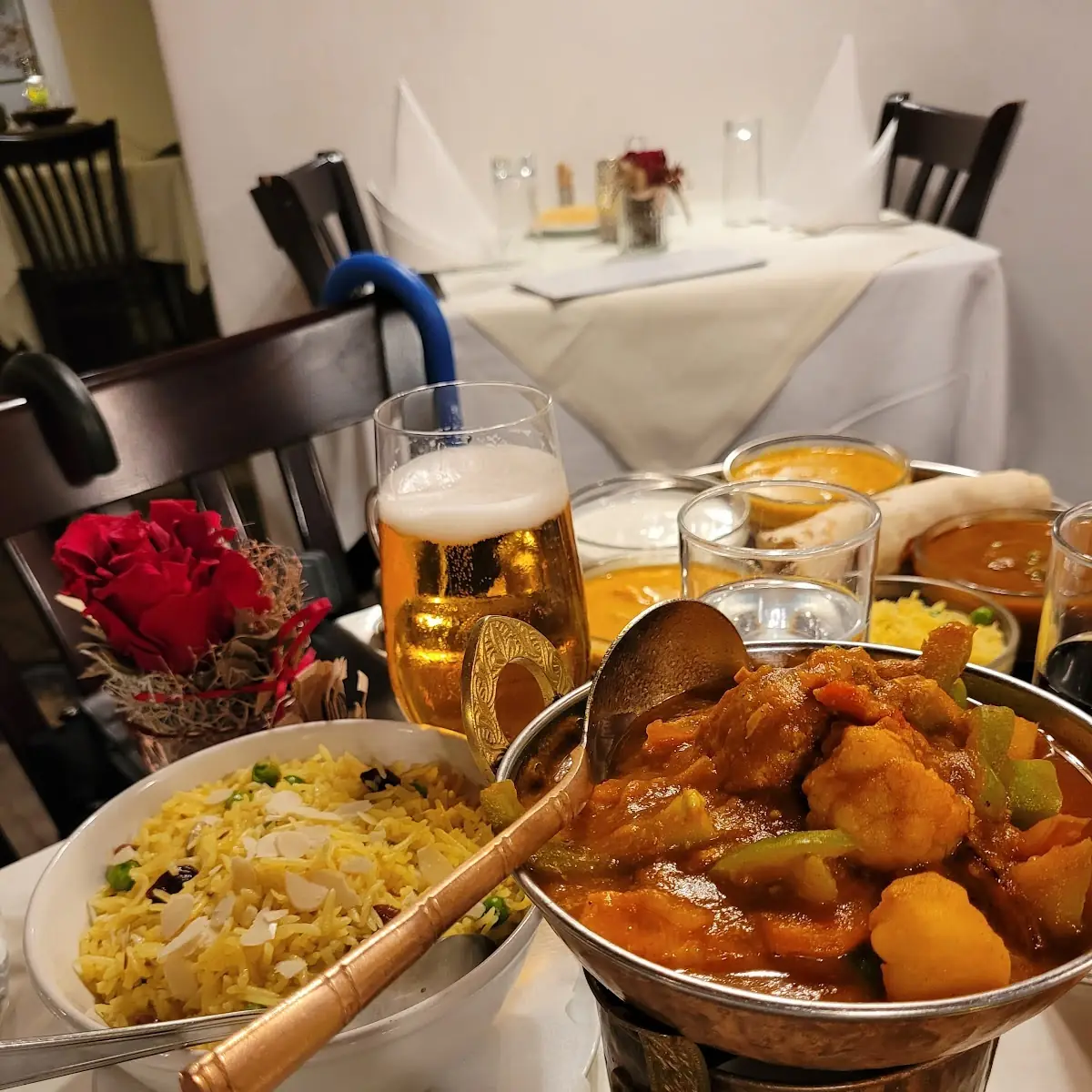 Hühnerfleisch Mit Zwiebel Und Gemüse In Curry