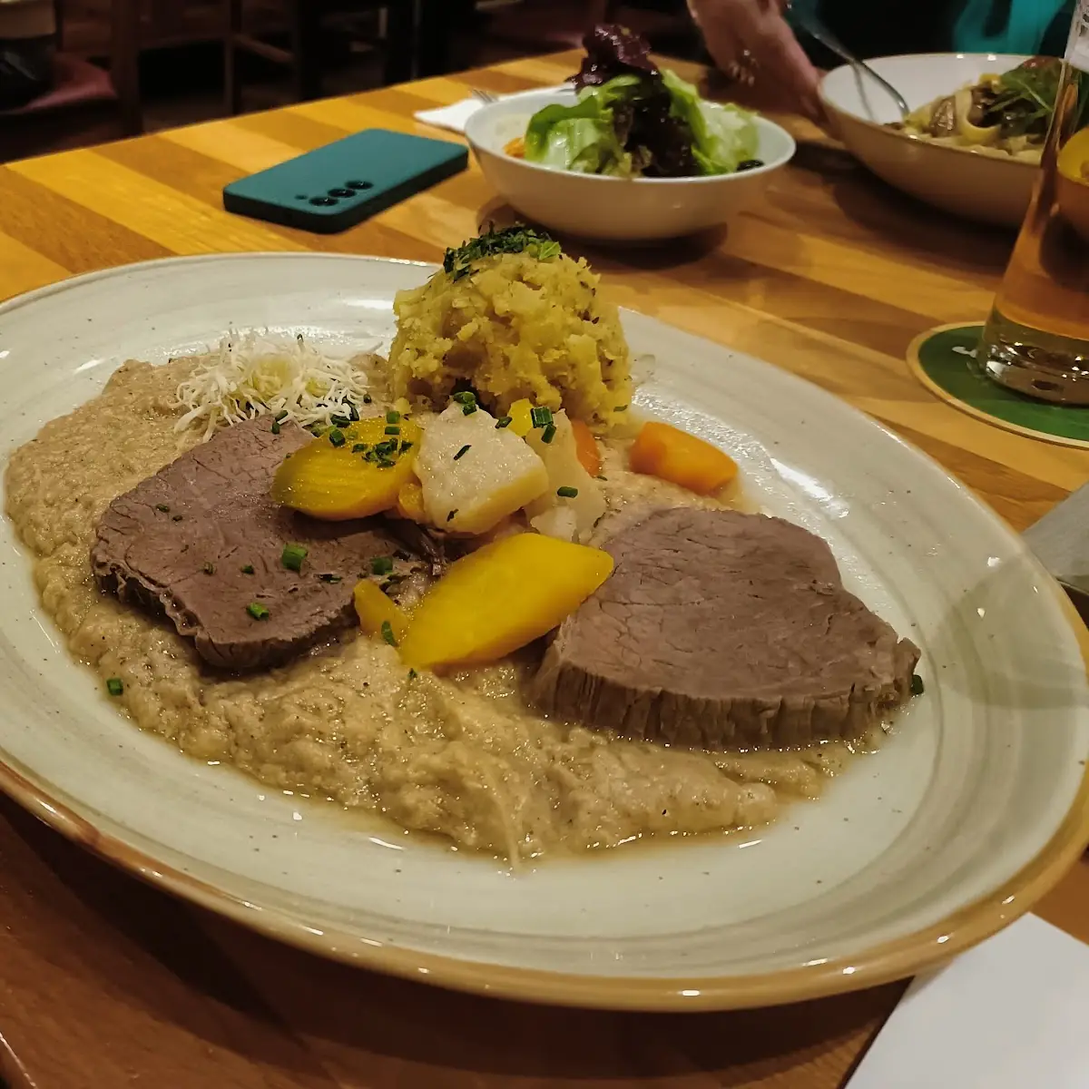 Rindfleisch Mit Semmelkren Und Erdäpfelschmarn
