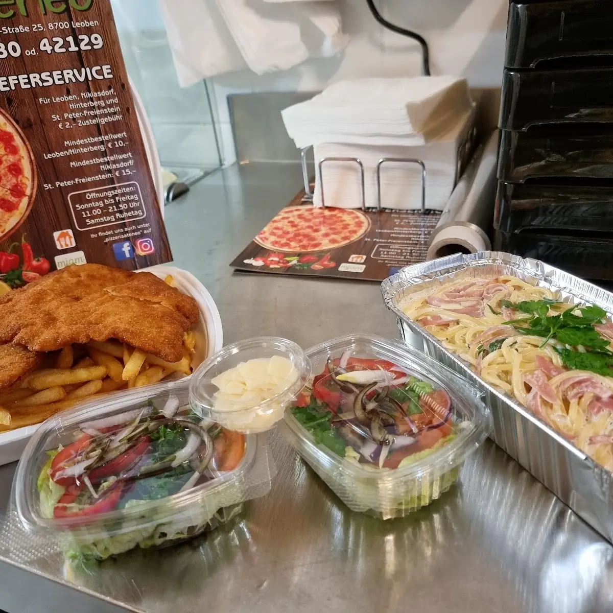 Putenschnitzel Mit Pommes, Pizzeria Ateneo
