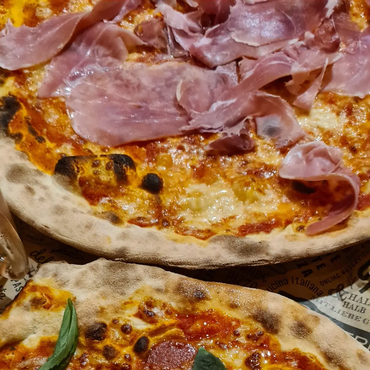 Pizza Salami Scharf