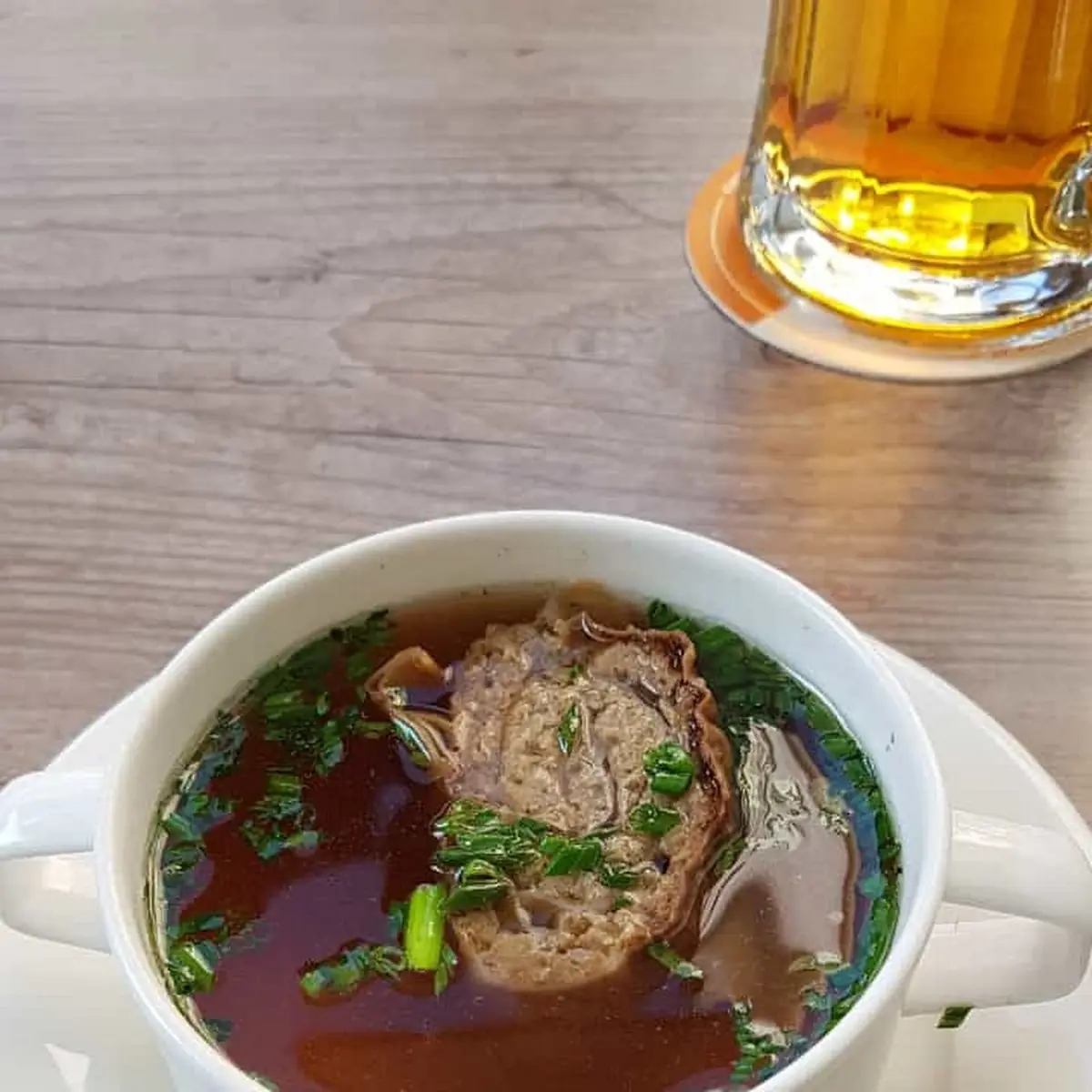 Rindssuppe Mit Fleischstrudel