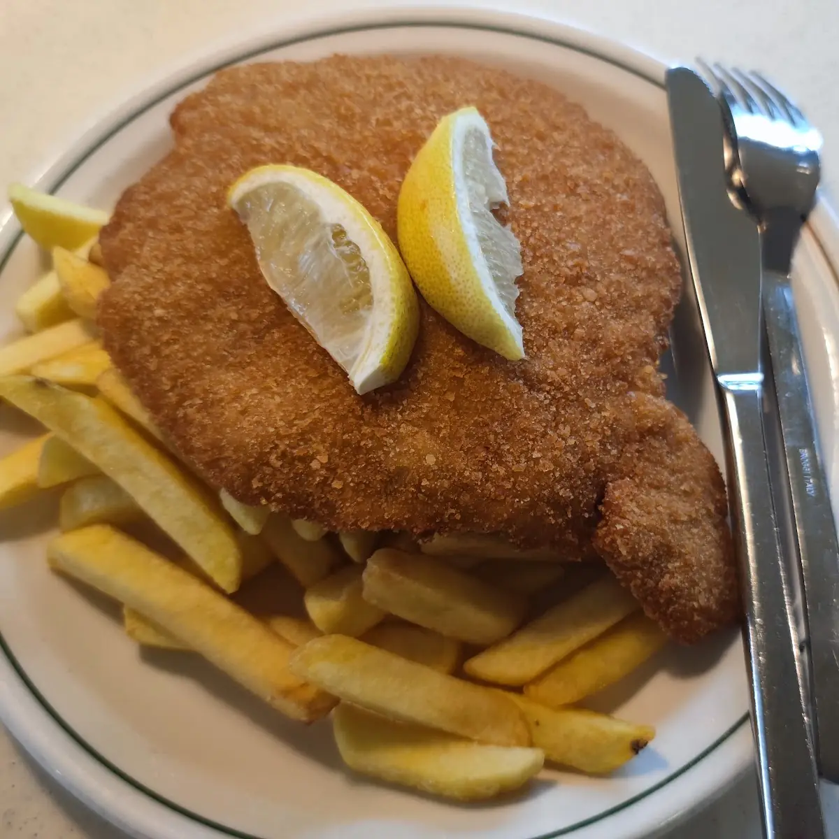 Wiener Schnitzel Mit Pommes