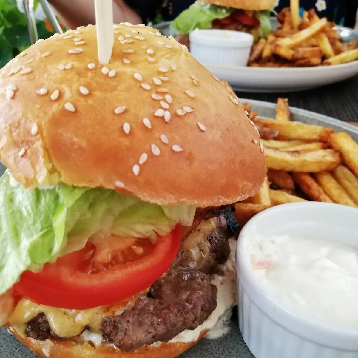 Burger Hausgemacht Mit Pommes