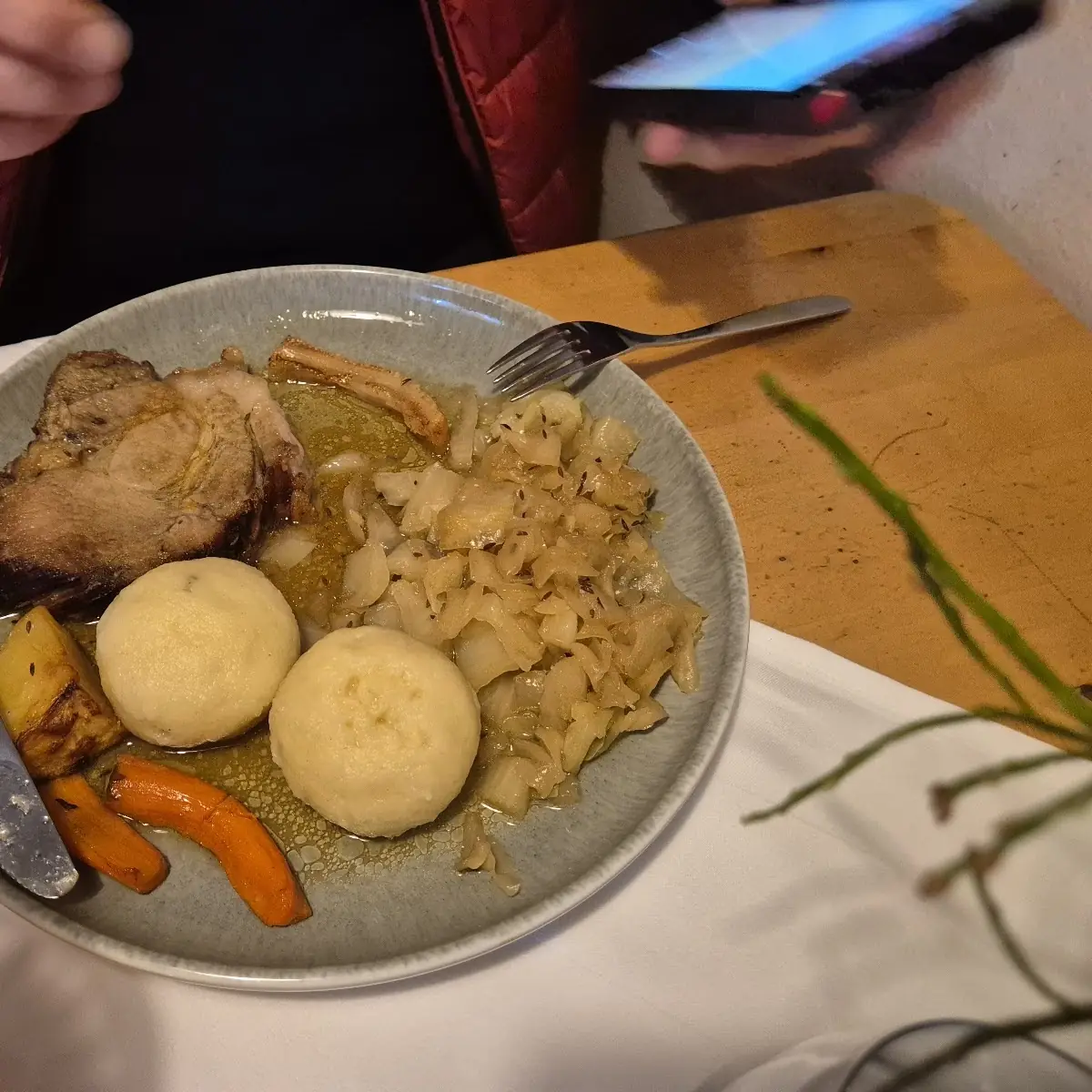 Schweinsbraten Mit Erdäpfelknödeln