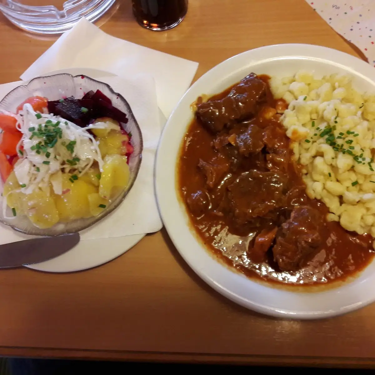 Hakvlees Goulash Met Salade
