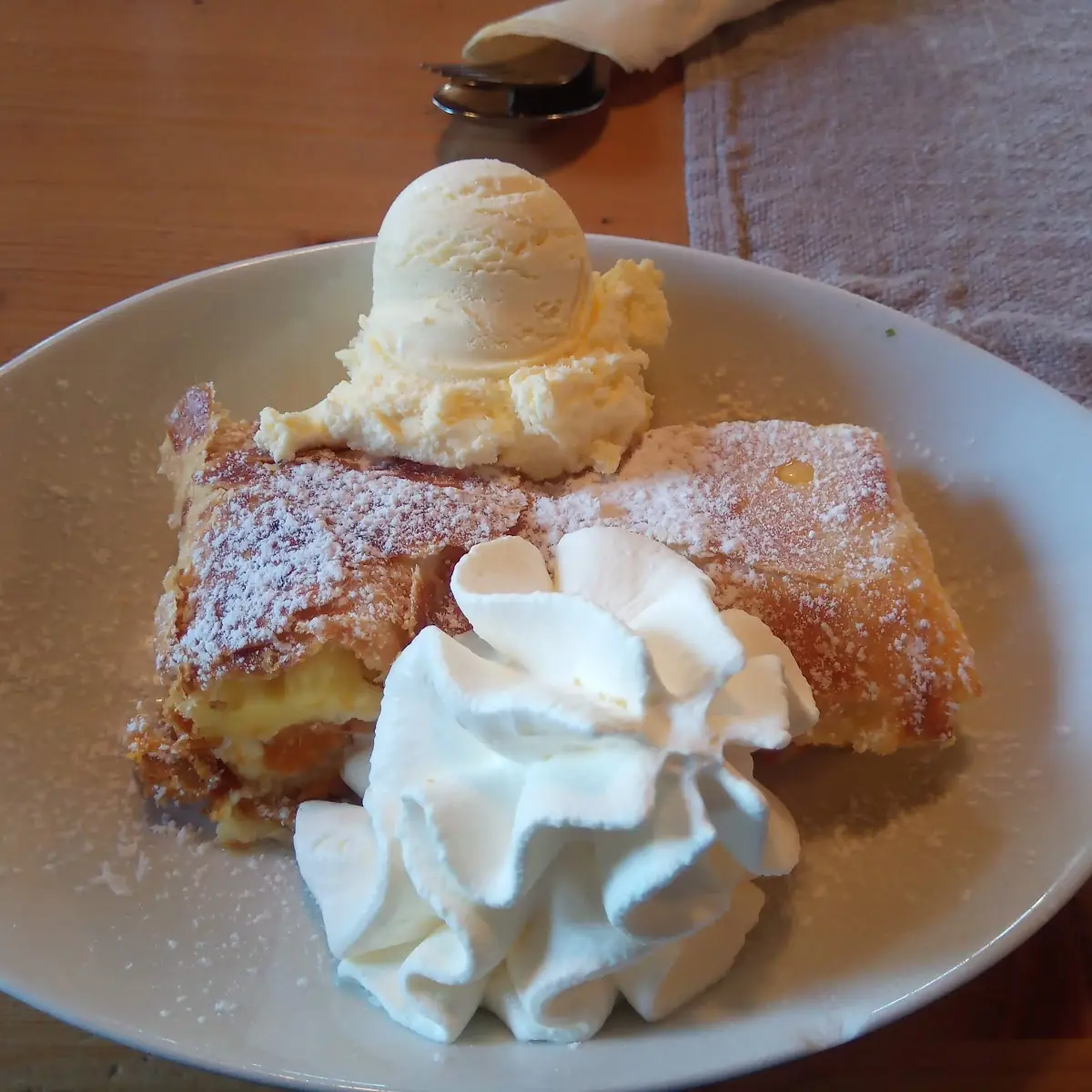Apfelstrudel, Berggasthof Huggenberg