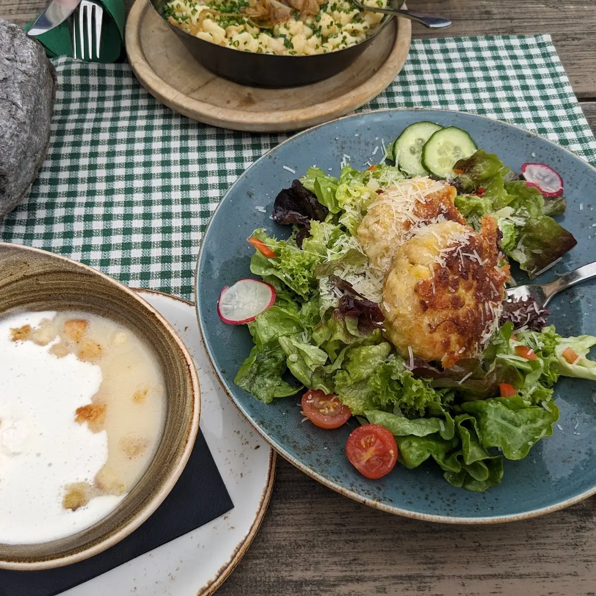 Spargelcreme Suppe Mit Kaspressknödel, Berggasthof Huggenberg