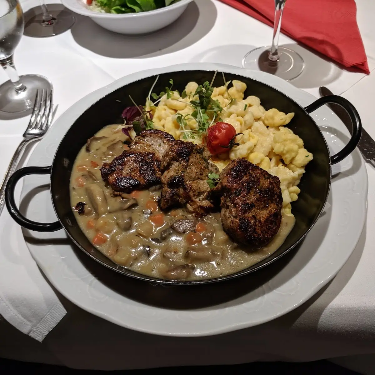 Varkens Medaillons In Champignonsaus Met Spätzle Een Deeggerecht