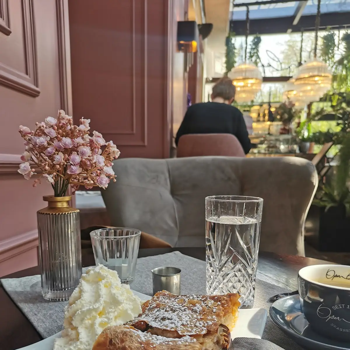 Apfelstrudel Mit Schlag