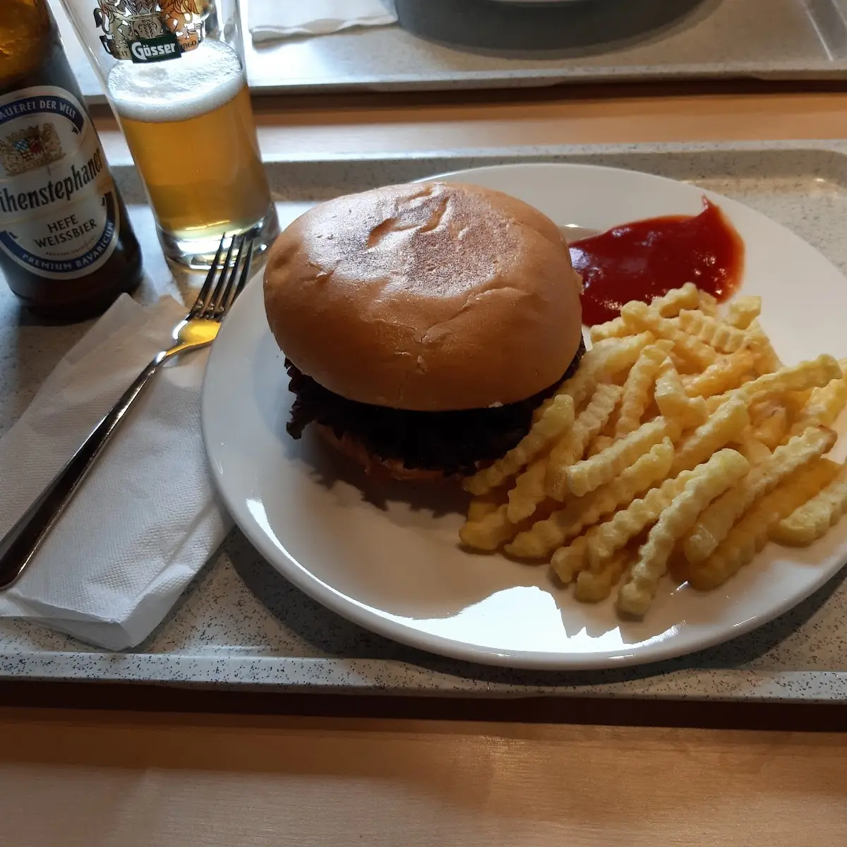 Burger Mít Pomes