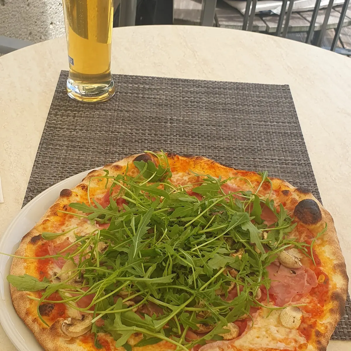 Pizza Capricciosa Mit Rucola