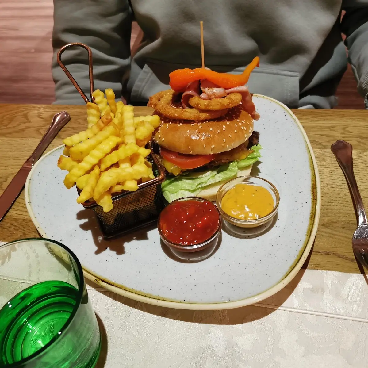 Kaiserinnenburger Mit Süßkartoffelpommes