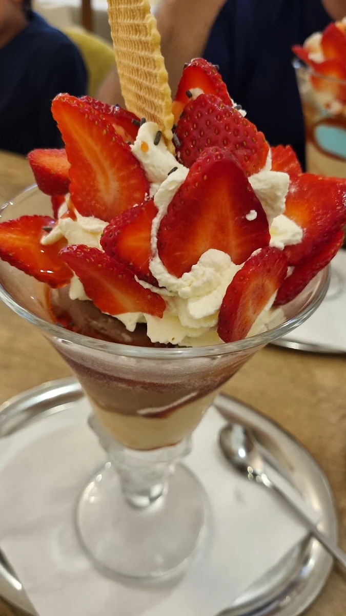 Eisbecher Erdbeerbecher