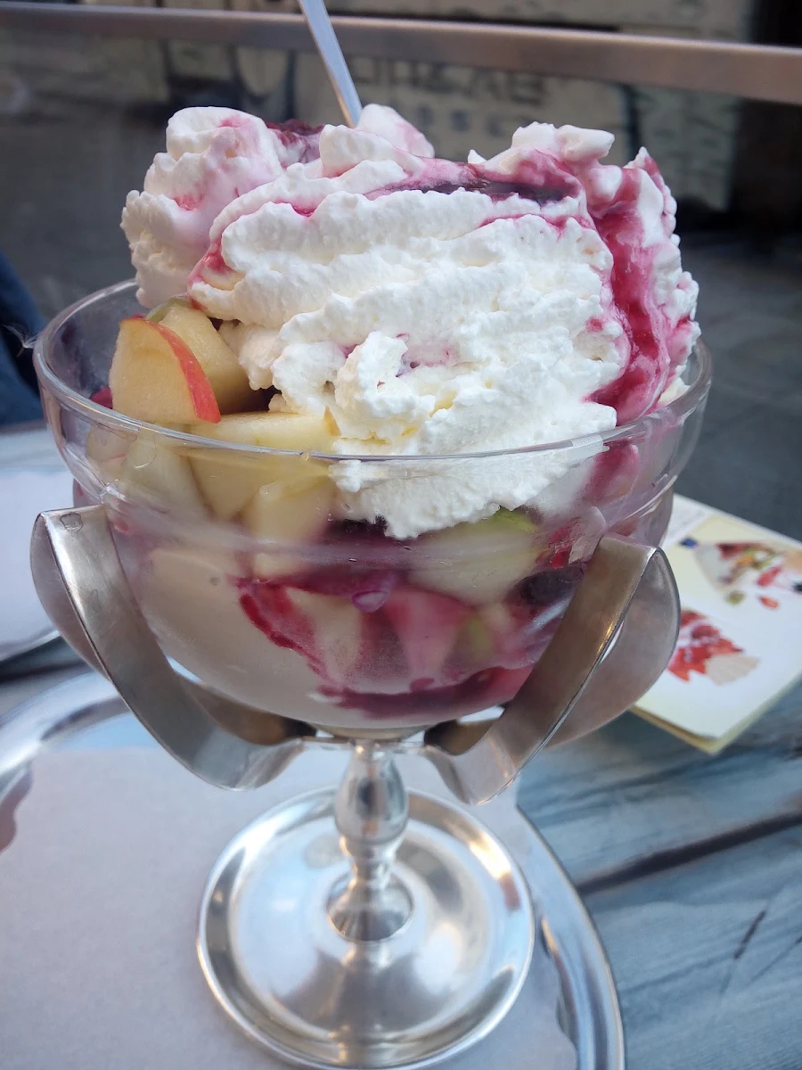 Joghurteisbecher