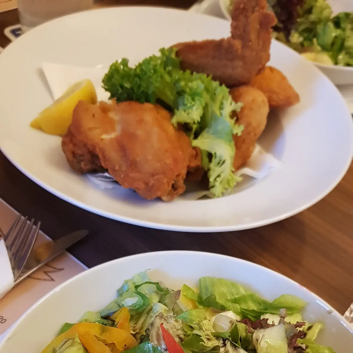 Backhendl Mit Großem Gemischten Salat