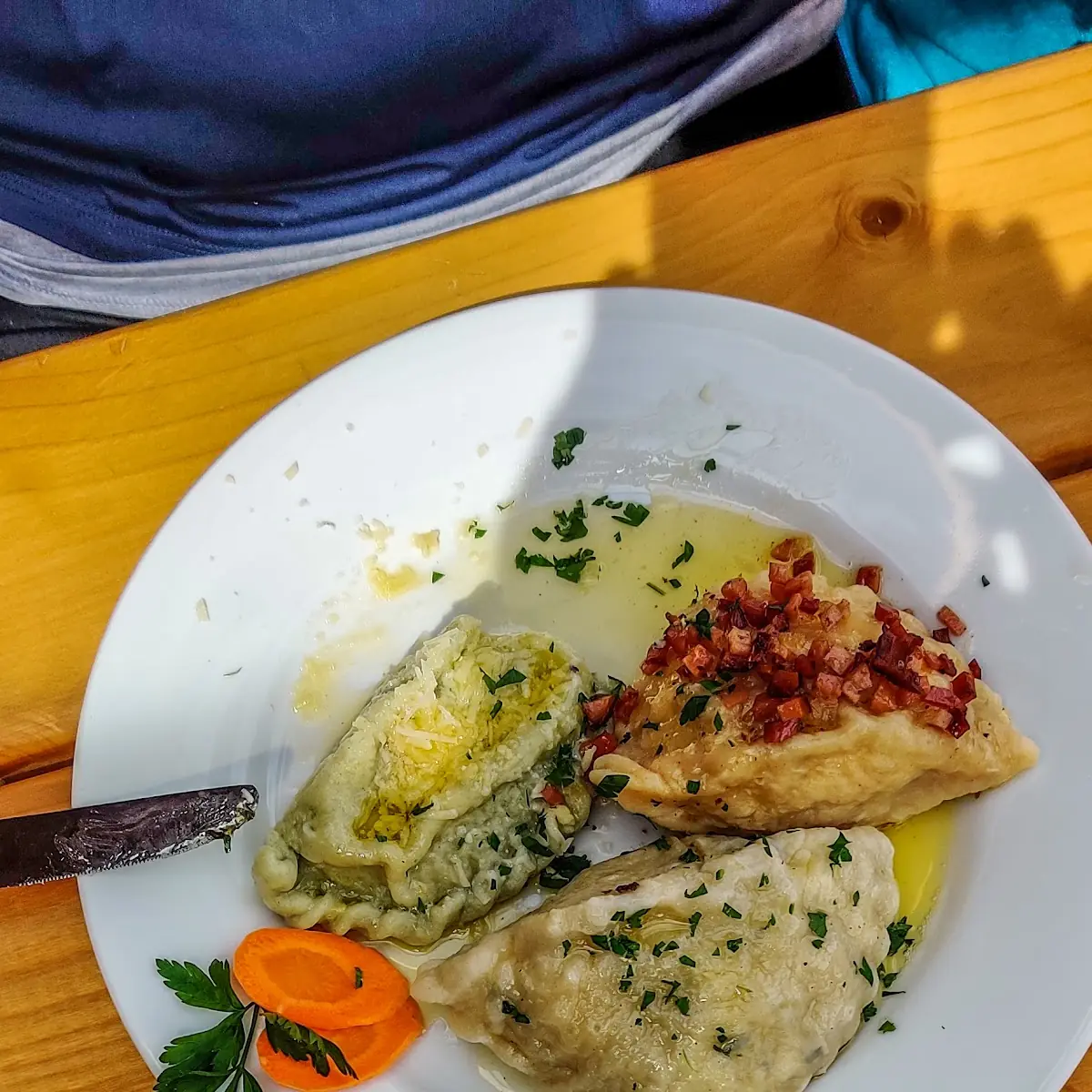 Nudelteller Mit Gemischten Salat