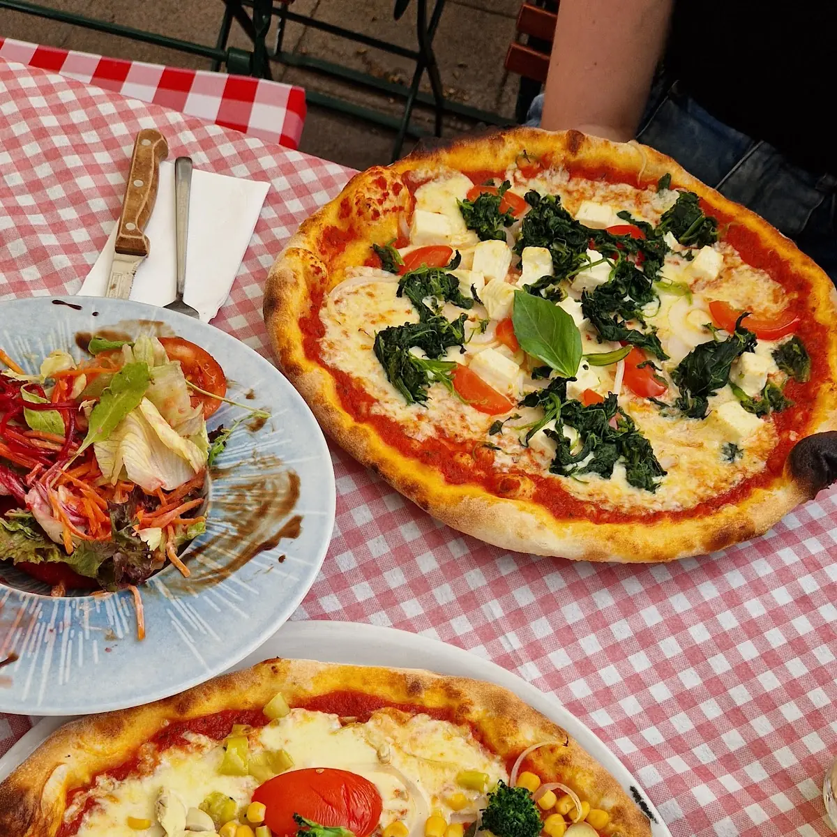 Pizza Vegetariana Und Pizza Spinaci