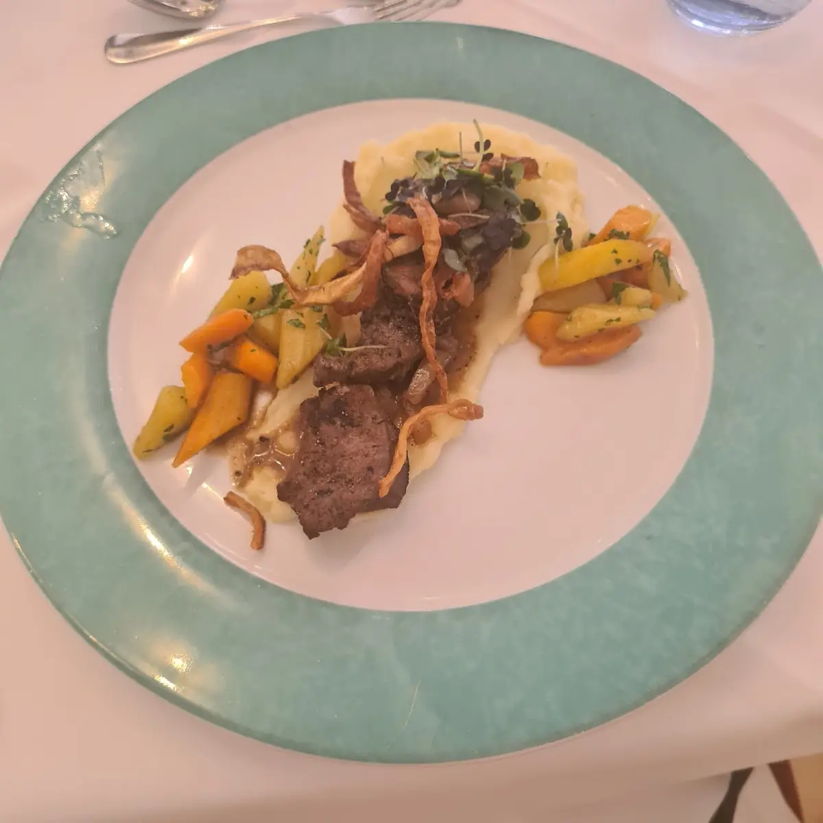 Kalbsleber Mit Krenpüree Und Karotten