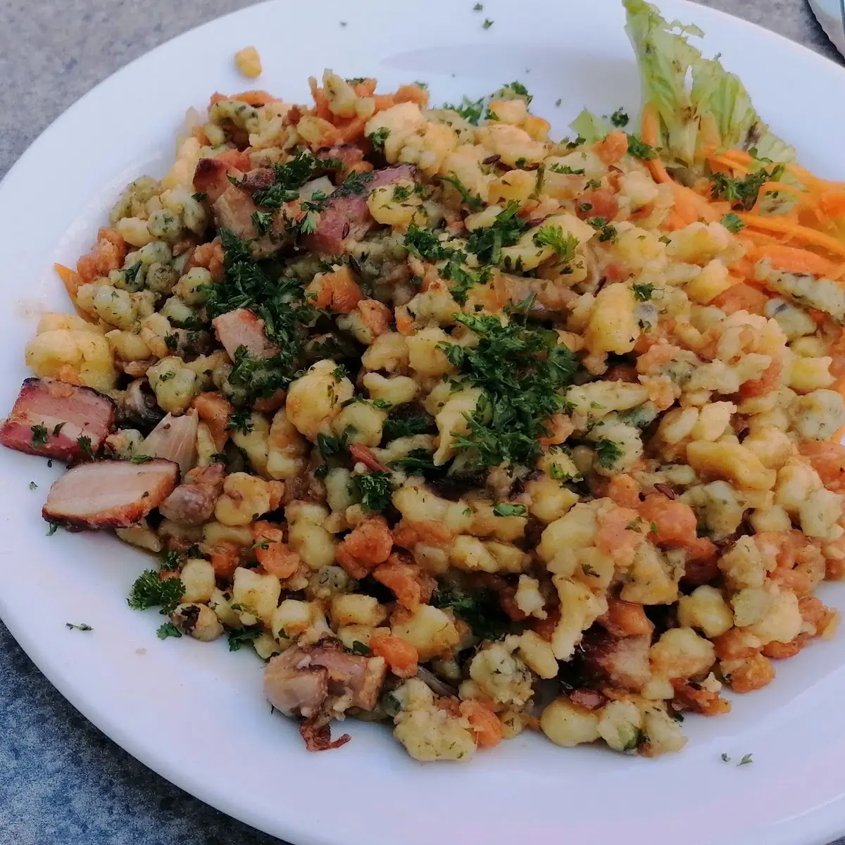 3 Verschiedene Spätzle Mit Speck Und Salat