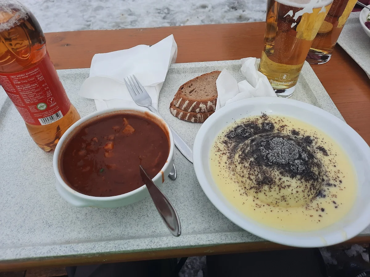Germknödel Und Gulaschsuppe