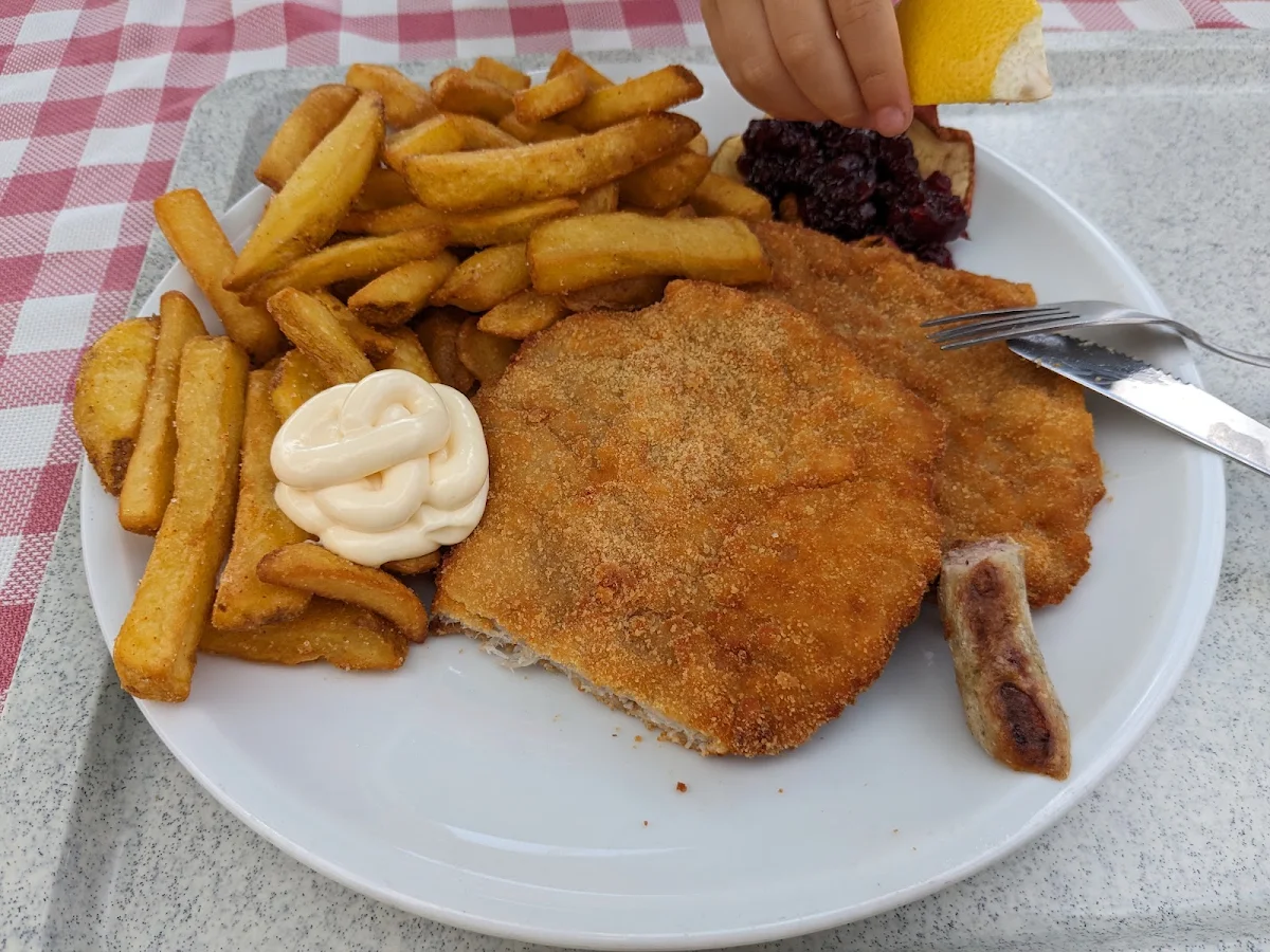 Wiener Schnitzler Mit Pommes