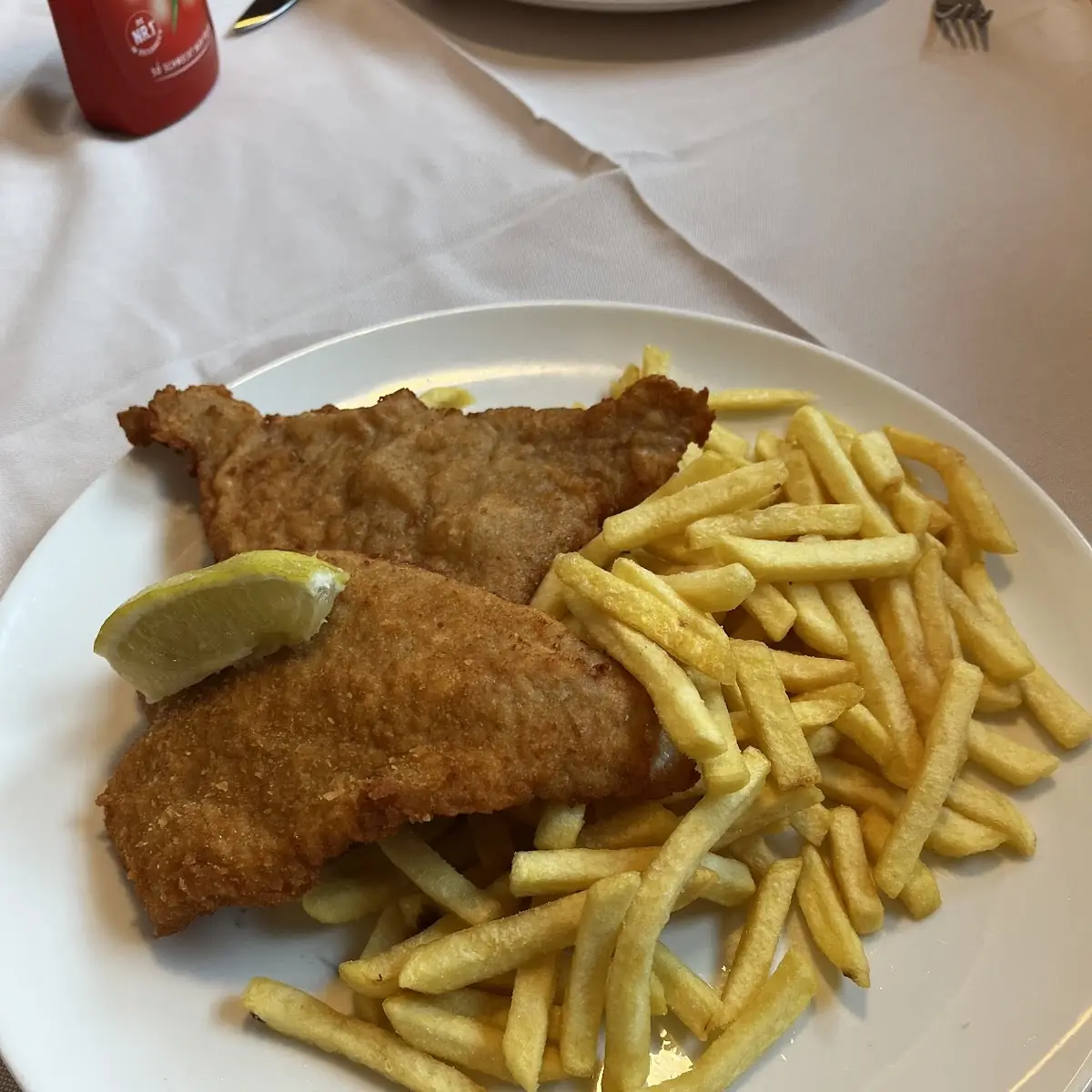 Wienerschnitzel Mit Pommes Frites