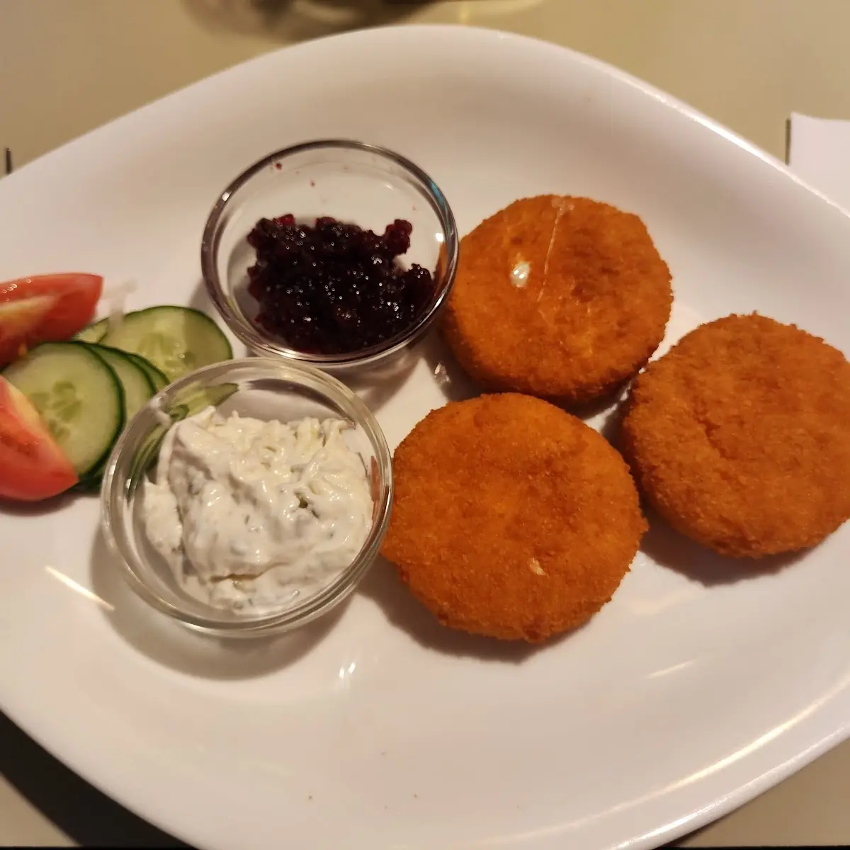 Käse Gebacken Camembert M Sauce Tartare