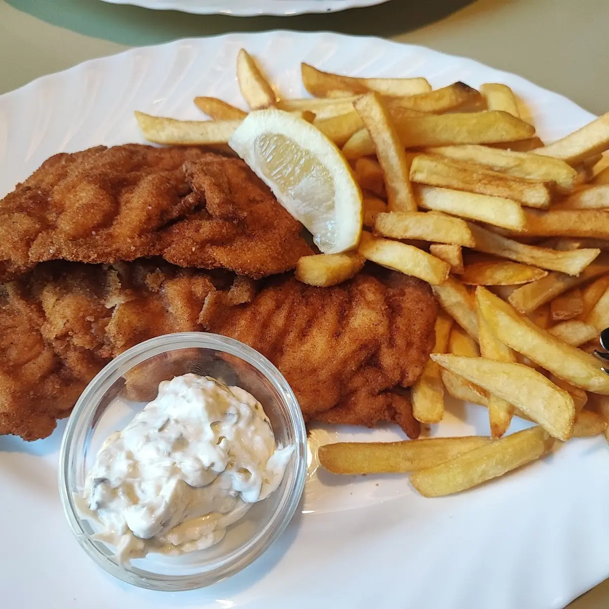 Kinderschnitzel Huhn Pommes & Ketchup