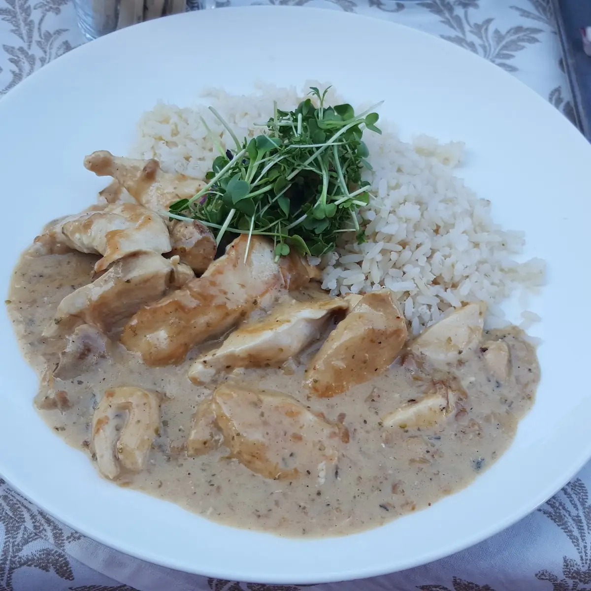 Hähnchenbrustfilet Mit Pilzsauce Und Reis