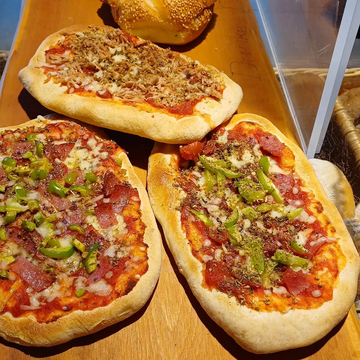Neu In Der Bäckerei Täglich Frische Pizzas In Verschiedenen Dorten
