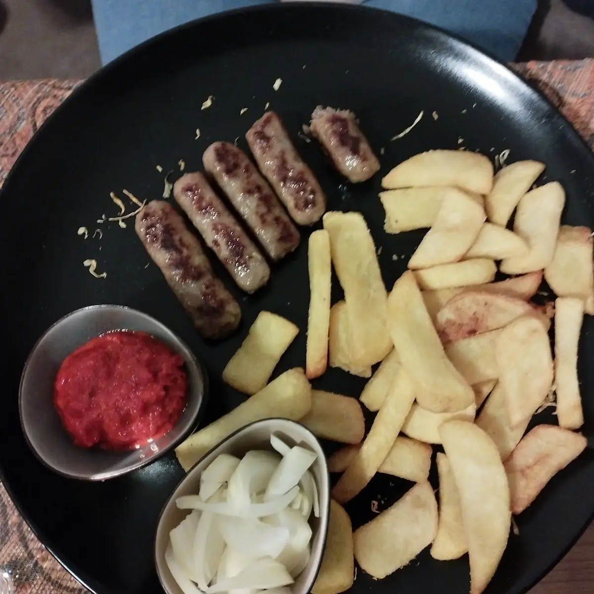Cevapcici Mit Pommes