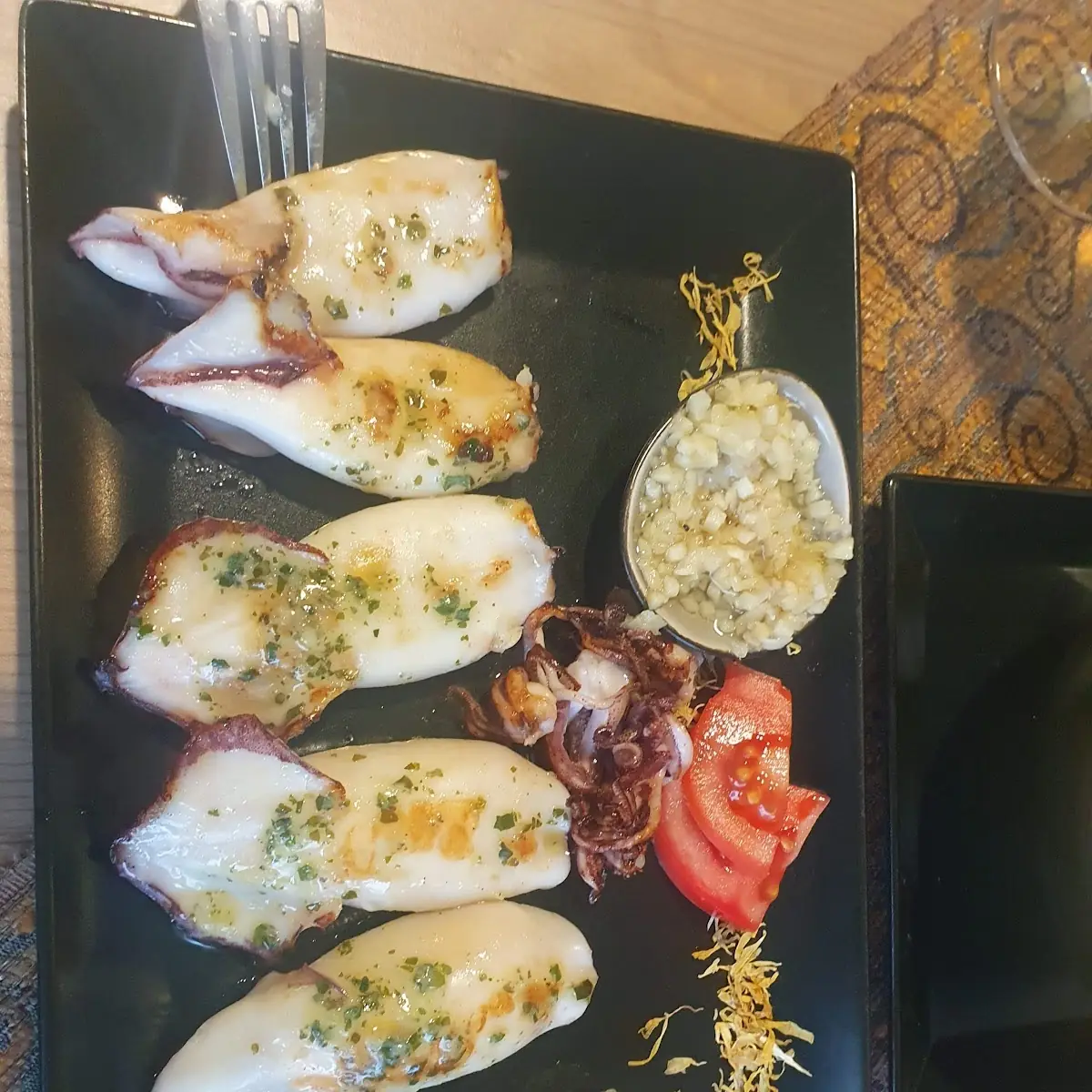 Gefüllte Calamari Mit Pommes