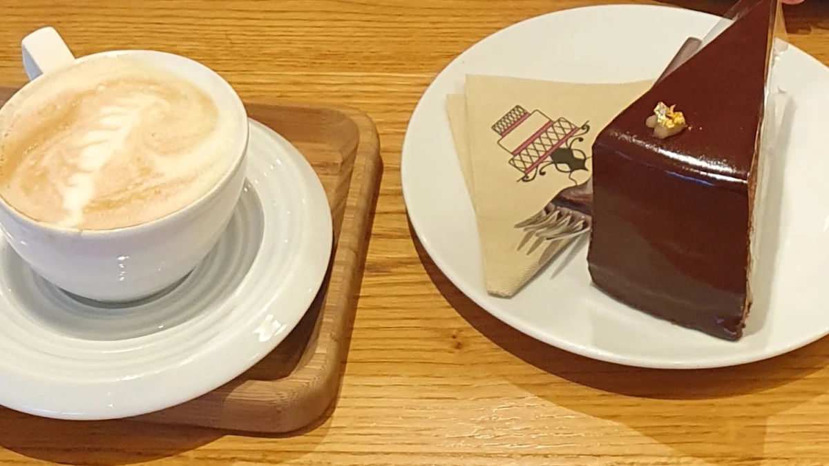 Haustorte Mit Cappuccino