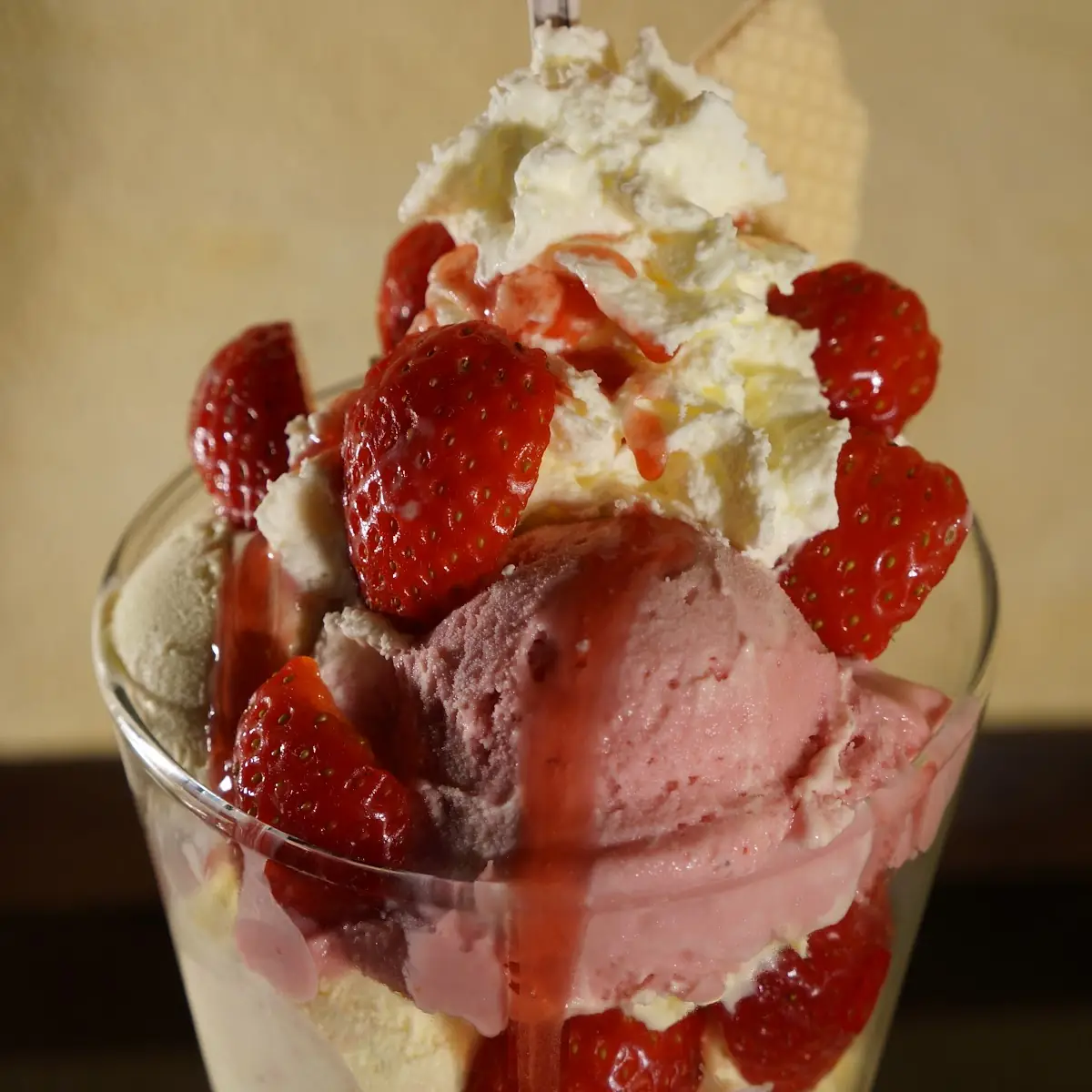 Eisbecher Erdbeer