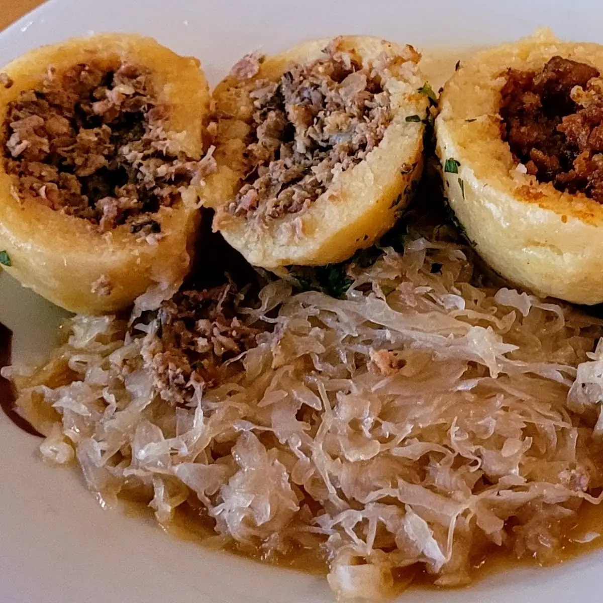 Fleischknödel Und Grammelknödel Mit Sauerkraut