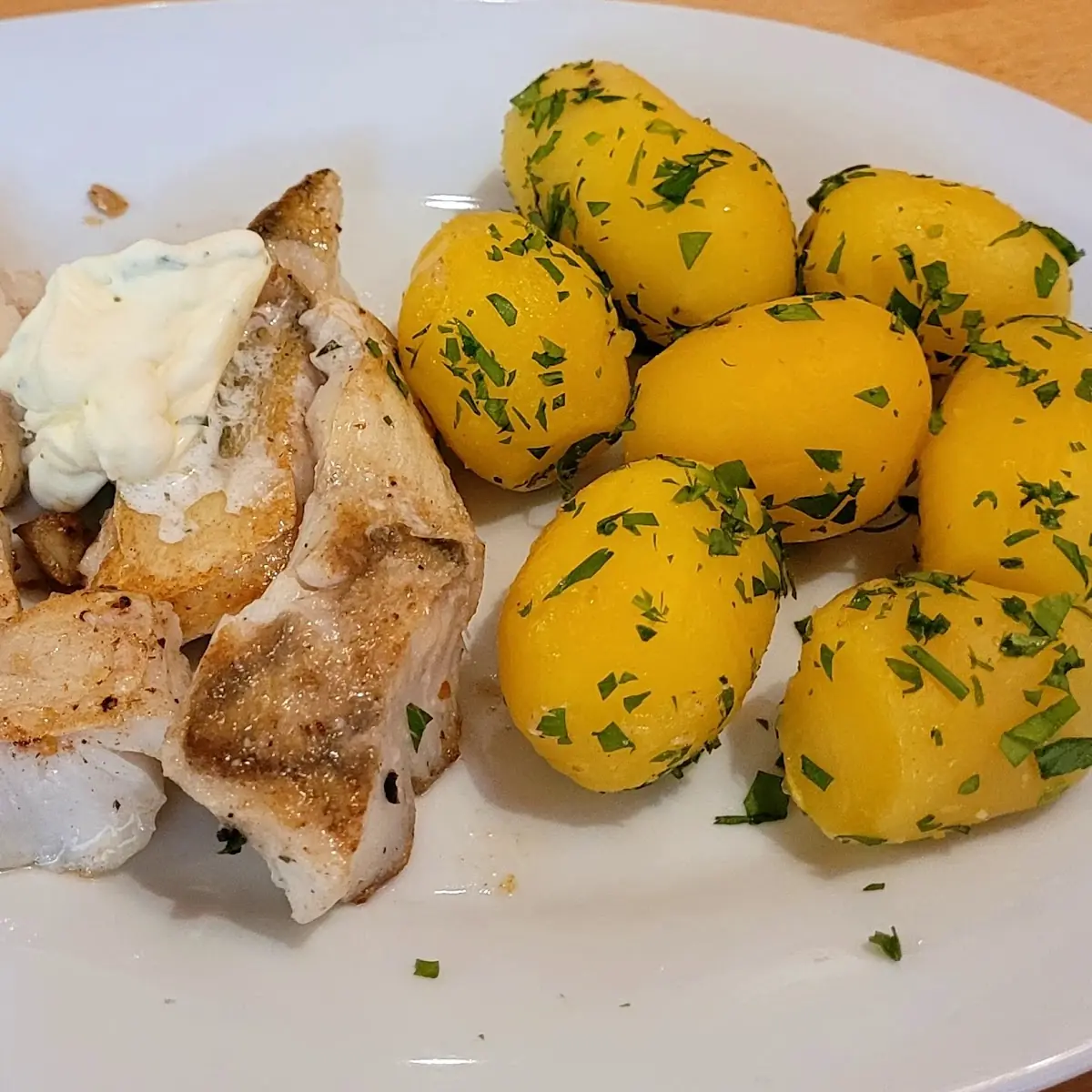 Gegrillter Zander Mit Petersilerdäpfeln