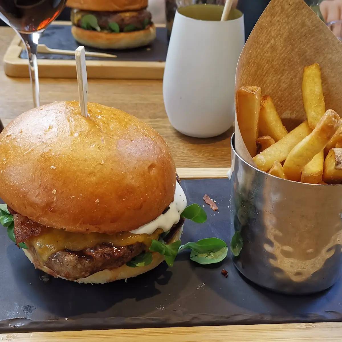 Montags Bürger Mit Gin Tonic