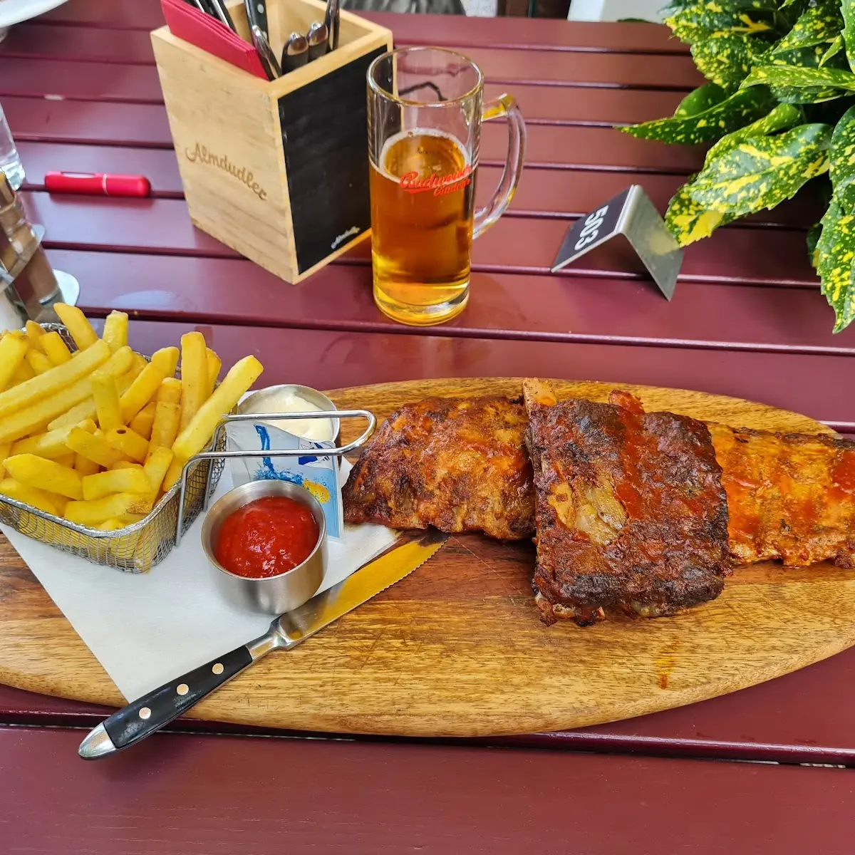 Spare Ribs Combo Mit Pommes