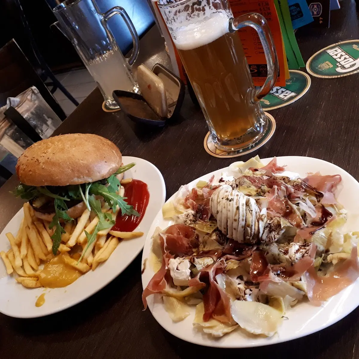 Burger Und Kleiner Salat