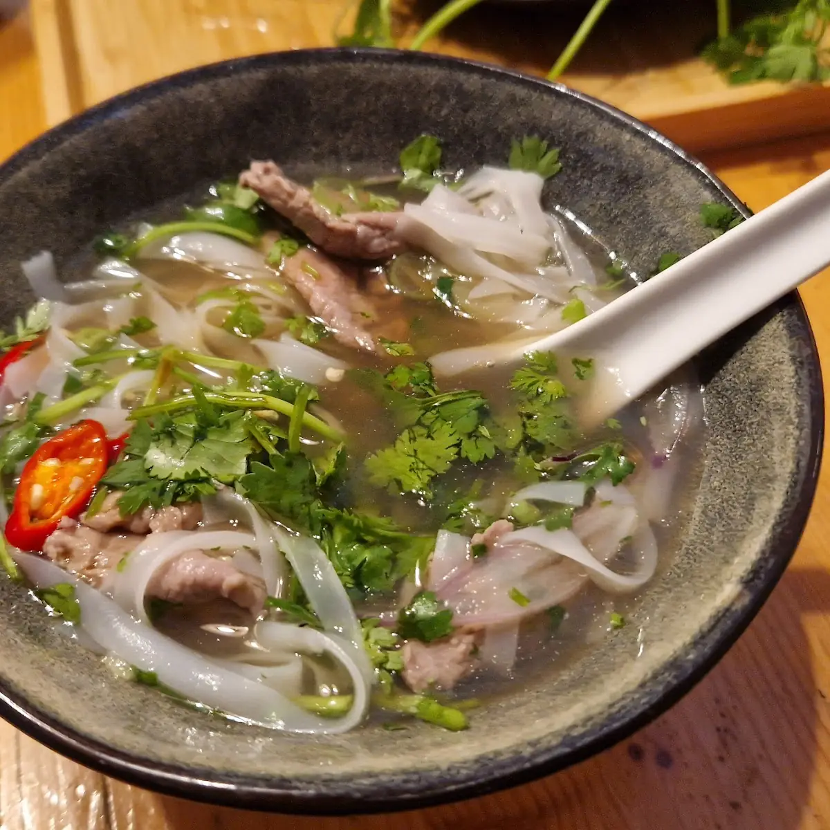 Frisch Zubereitet Sushi Von Chef Bistro Vu Und Typisch Nudelsuppe Von Vietnam Pho Bo