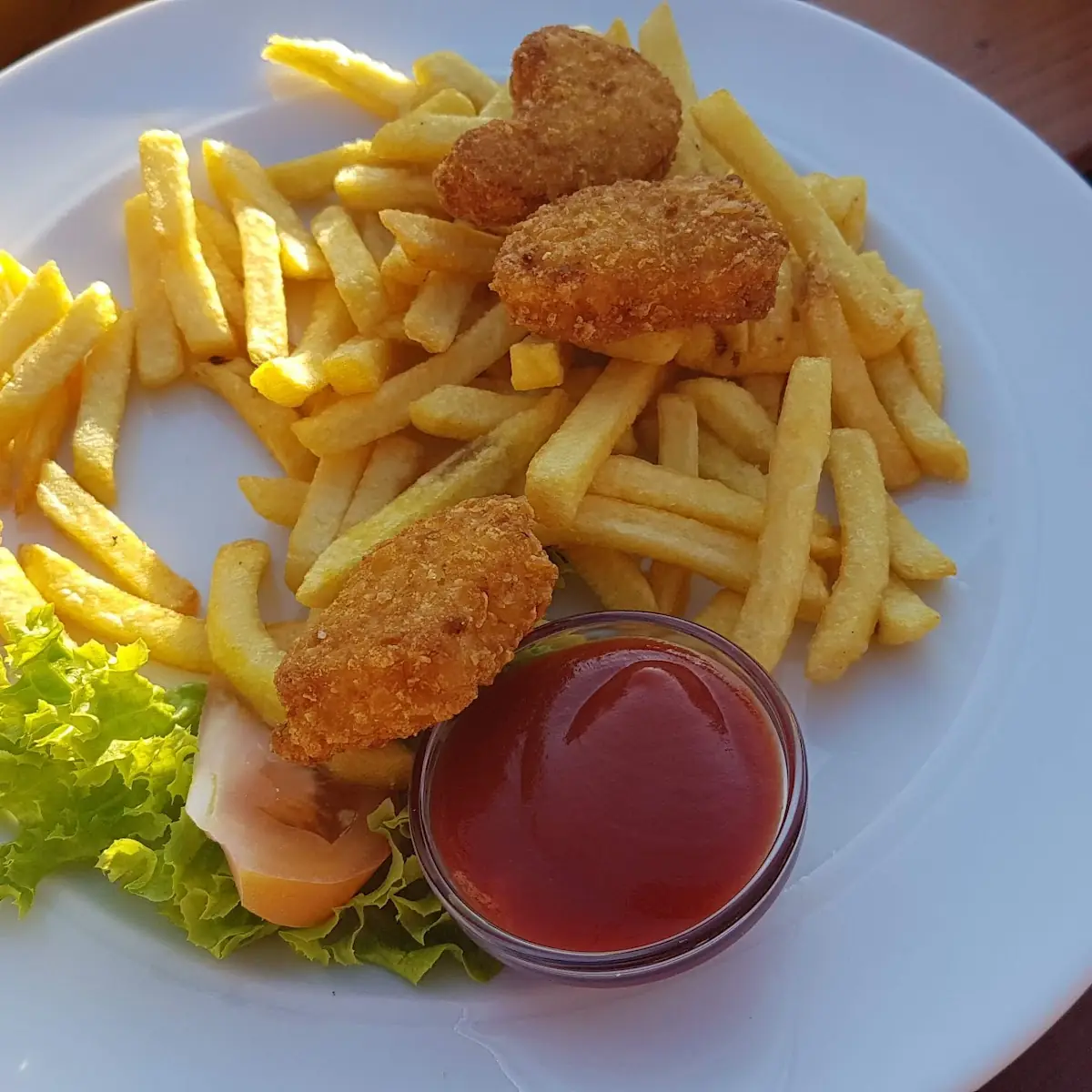 Chickennuggets Mit Pommes