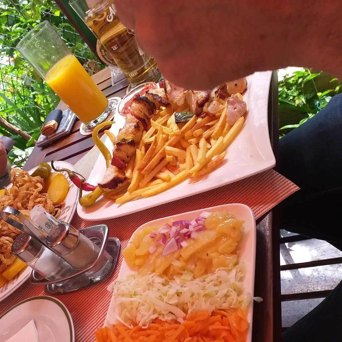 Putenspieß Und Gem Salat