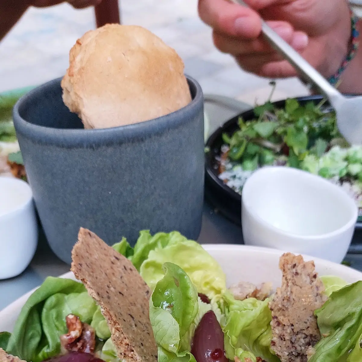 Salat Mit Weintrauben Rotweinschalotten Knäckebrot Und Walnuss, ASPIC