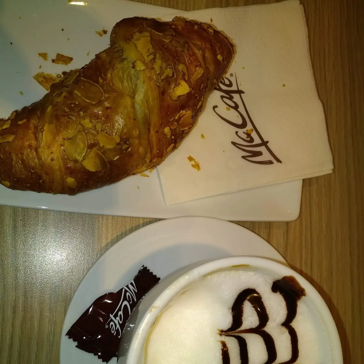 Kaffee Und Croissant