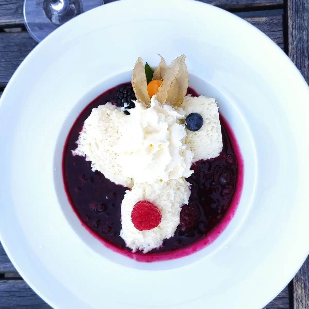 Grießnockerln Mit Beerenröster