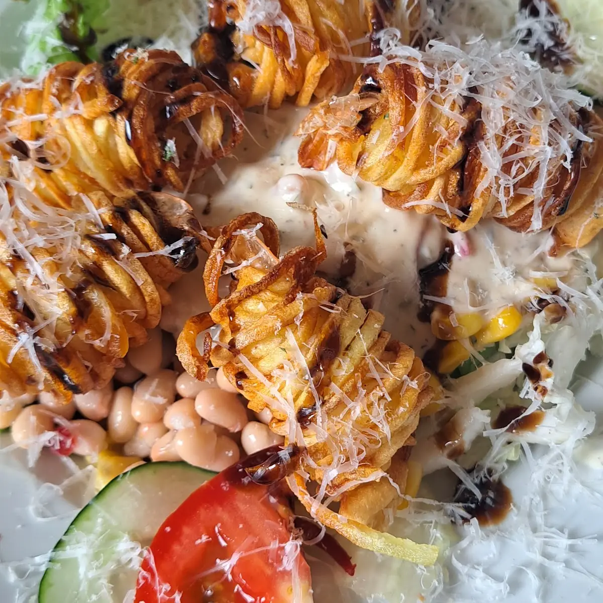 Salat Mit Garnelen Im Kartoffelnest