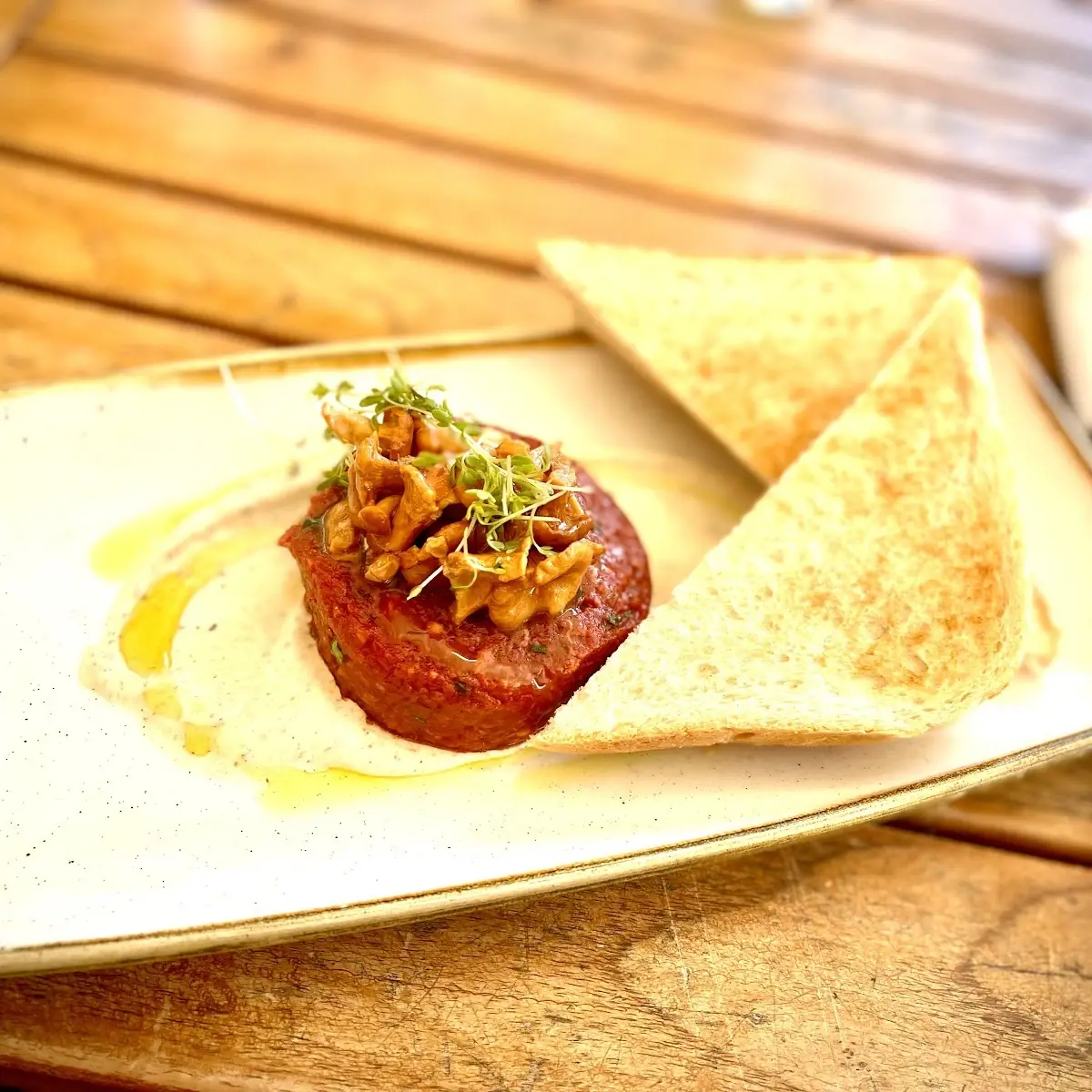 Beef Tatar Mit Eierschwammerl