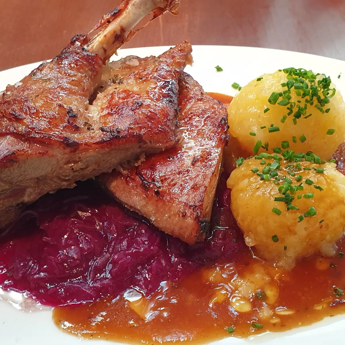 Gansl Rotkraut Erdäpfelknödel