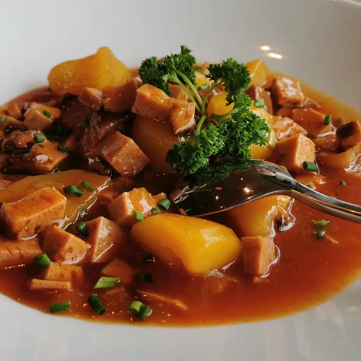 Kartoffelgulasch Mit Fleischkäse